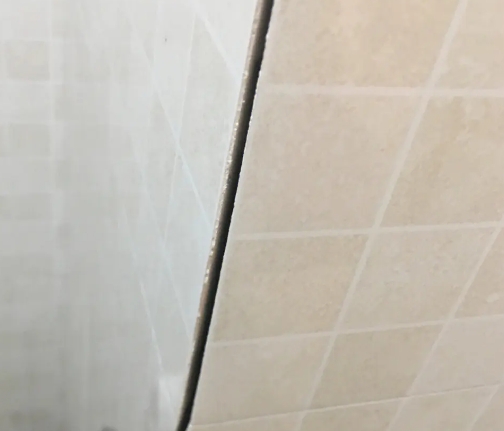 硚口瓷砖空鼓维修公司分享阳台瓷砖脱落的修复过程可以分为以下几个步骤